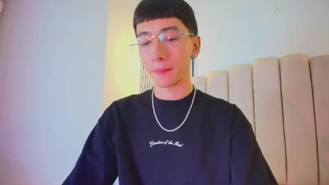 lian_cameron online show from April 22, 4:04 am