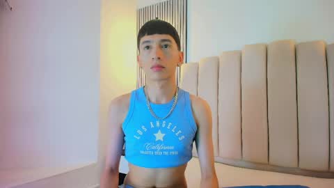 Snapshot of lian_cameron chatting on April 24, 4:15 am lian_cameron online show from April 24, 4:15 am