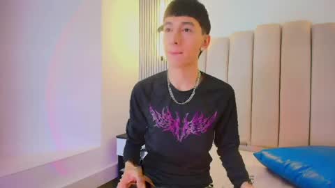 Snapshot of lian_cameron chatting on April 27, 3:48 am lian_cameron online show from April 27, 3:48 am