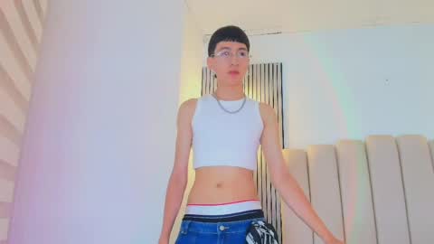Snapshot of lian_cameron chatting on April 29, 3:54 am lian_cameron online show from April 29, 3:54 am
