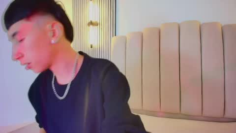 Snapshot of lian_cameron chatting on May 2, 4:28 am lian_cameron online show from May 2, 4:28 am