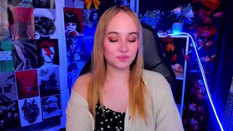 Snapshot of liana_bright chatting on December 6, 2:02 am Liana online show from December 6, 2:02 am