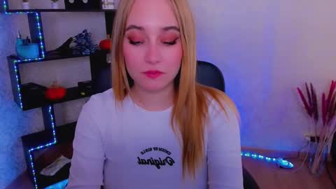 Snapshot of liana_bright chatting on December 14, 1:59 pm Liana online show from December 14, 1:59 pm