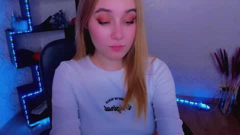 Snapshot of liana_bright chatting on December 14, 5:47 pm Liana online show from December 14, 5:47 pm