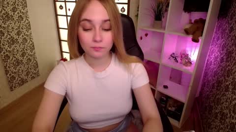 Snapshot of liana_bright chatting on January 23, 5:35 am Liana online show from January 23, 5:35 am