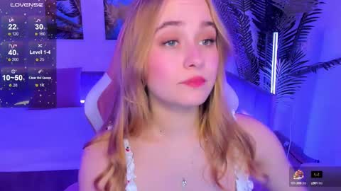 Snapshot of liana_bright chatting on February 10, 12:29 pm Liana online show from February 10, 12:29 pm