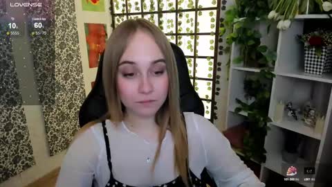 Snapshot of liana_bright chatting on March 10, 5:22 am Liana online show from March 10, 5:22 am