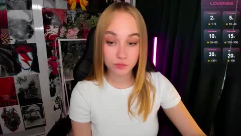 Snapshot of liana_bright chatting on October 9, 3:04 am Liana online show from October 9, 3:04 am