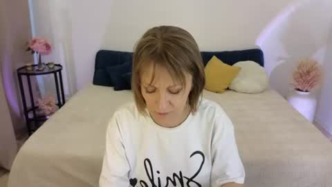 Snapshot of liananova chatting on July 15, 9:36 am LianaNova online show from July 15, 9:36 am