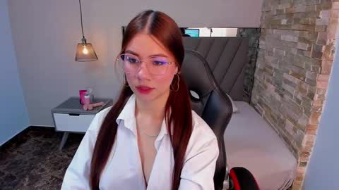Snapshot of lianeumann chatting on December 14, 7:46 pm LIANE online show from December 14, 7:46 pm