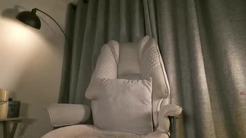 lianewhite online show from March 4, 1:44 am