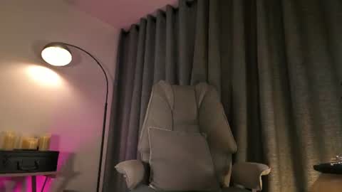 lianewhite online show from June 16, 2:03 am