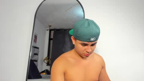 Snapshot of lianfox_ chatting on July 6, 12:35 pm lianfox_ online show from July 6, 12:35 pm