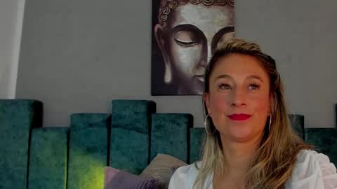 Snapshot of liannaa_ chatting on March 9, 1:25 am Lian online show from March 9, 1:25 am