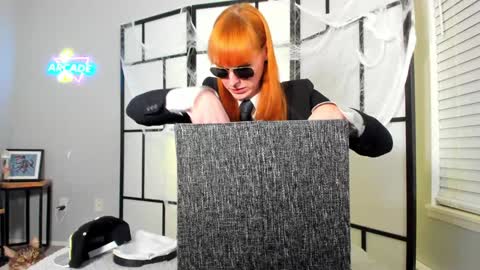 Snapshot of liannalawson chatting on December 18, 1:48 am Lianna Lawson online show from December 18, 1:48 am