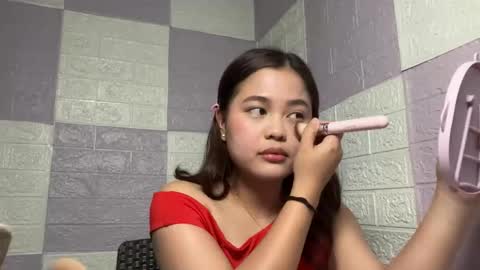 Snapshot of liannehenk chatting on March 14, 2:33 pm Hazel online show from March 14, 2:33 pm