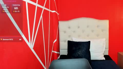 Lia Roberts online show from December 17, 4:11 pm