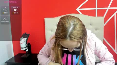 Lia Roberts online show from December 30, 12:09 pm