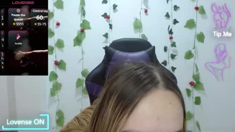 Lia Roberts online show from April 29, 4:27 am