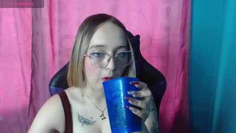 Snapshot of liaroberts1 chatting on June 5, 2:34 pm Lia Roberts online show from June 5, 2:34 pm
