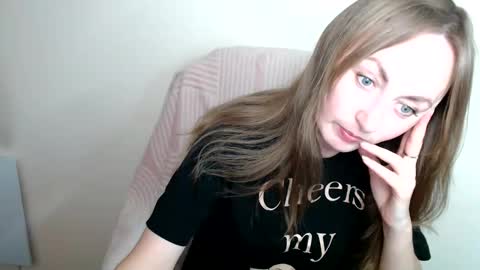 Snapshot of liasais_ chatting on May 12, 12:35 pm Lia online show from May 12, 12:35 pm
