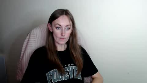 Snapshot of liasais_ chatting on May 17, 12:23 pm Lia online show from May 17, 12:23 pm