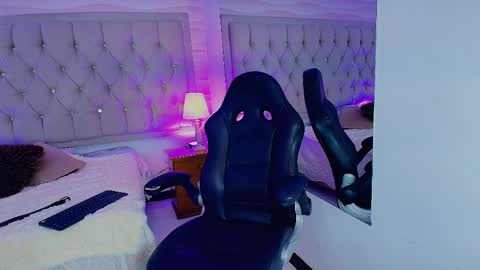 Lia  online show from April 7, 7:58 pm