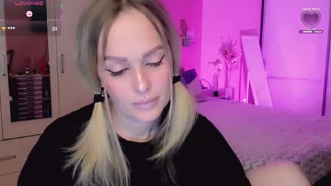 Snapshot of libby_nora chatting on May 15, 10:11 am Libby online show from May 15, 10:11 am