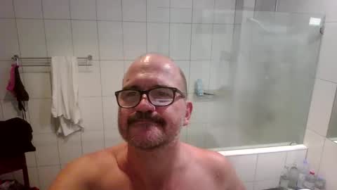 Snapshot of libertarians1972 chatting on November 1, 3:47 pm Cockcentric online show from November 1, 3:47 pm