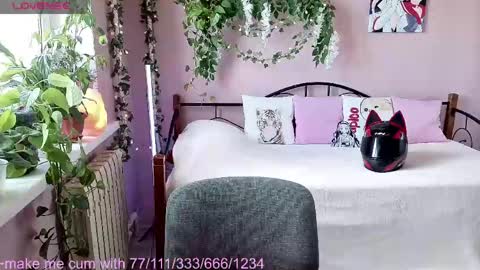Snapshot of lick_it_up_big_boy chatting on May 3, 12:33 pm Welcome guys in my room Im Claire online show from May 3, 12:33 pm