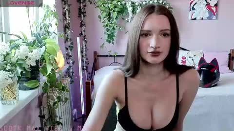 Snapshot of lick_it_up_big_boy chatting on May 9, 12:54 pm Welcome guys in my room Im Claire online show from May 9, 12:54 pm