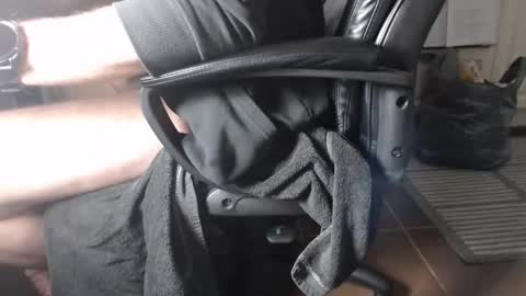 Snapshot of lickerxx46 chatting on April 4, 5:32 pm lickerxx46 online show from April 4, 5:32 pm