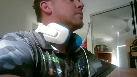 lickitwell29 online show from April 11, 5:01 am