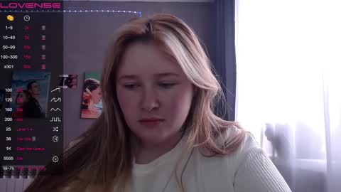 light_lunaa online show from November 9, 7:50 am