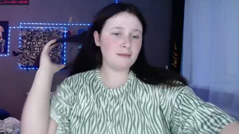 Snapshot of light_lunaa chatting on May 17, 2:24 pm light_lunaa online show from May 17, 2:24 pm