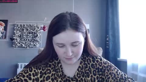 Snapshot of light_lunaa chatting on June 4, 9:15 am light_lunaa online show from June 4, 9:15 am