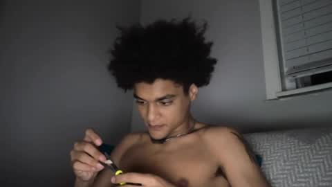 Snapshot of lightskinwithgirth chatting on April 7, 3:51 am lightskinwithgirth online show from April 7, 3:51 am