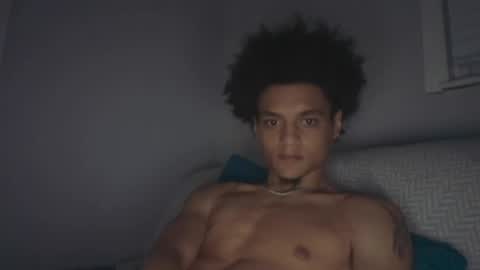 Snapshot of lightskinwithgirth chatting on April 10, 6:51 am lightskinwithgirth online show from April 10, 6:51 am