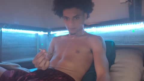 Snapshot of lightskinwithgirth chatting on April 28, 1:38 pm lightskinwithgirth online show from April 28, 1:38 pm