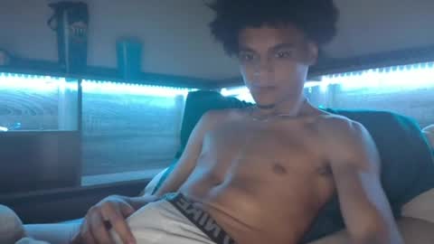 Snapshot of lightskinwithgirth chatting on May 1, 5:01 am lightskinwithgirth online show from May 1, 5:01 am
