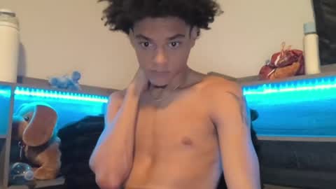 Snapshot of lightskinwithgirth chatting on May 11, 12:55 pm lightskinwithgirth online show from May 11, 12:55 pm