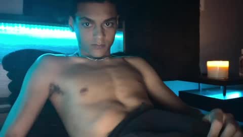 Snapshot of lightskinwithgirth chatting on May 19, 1:00 am lightskinwithgirth online show from May 19, 1:00 am