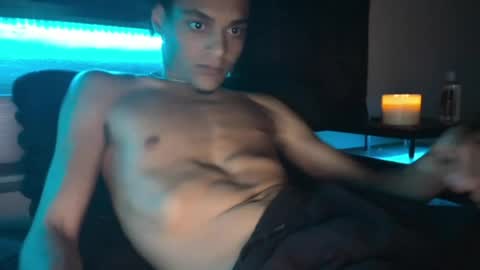 Snapshot of lightskinwithgirth chatting on May 19, 1:56 am lightskinwithgirth online show from May 19, 1:56 am