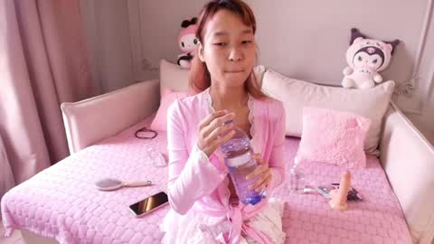 Lihn Pham online show from April 4, 3:05 am