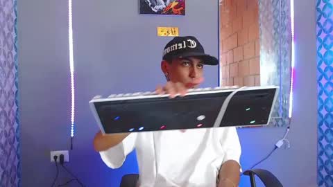 Daniel online show from April 17, 9:07 pm