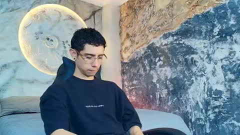 L I I A M online show from September 11, 6:52 pm