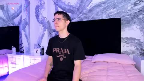 L I I A M online show from March 3, 7:09 pm