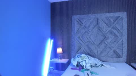         online show from February 26, 11:52 am