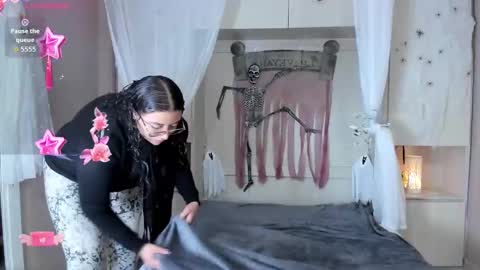         online show from October 28, 11:36 am