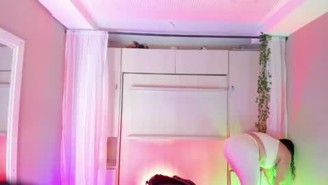         online show from April 15, 11:39 am